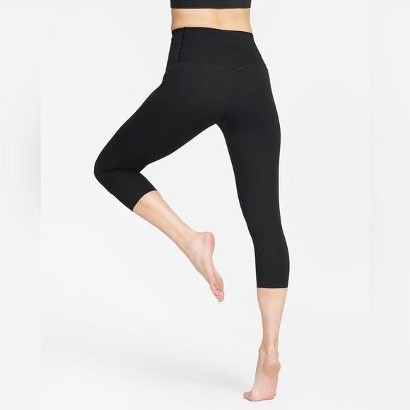 Nike Gentle-Support High-Waisted Cropped Leggings in Black Size Medium - Picture 2 of 6